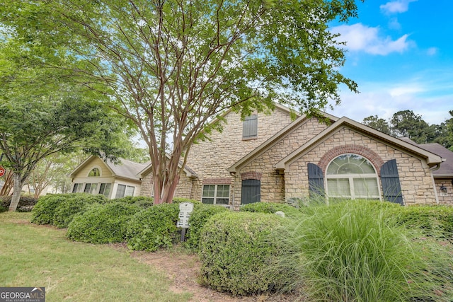 view of front of home with a front yard