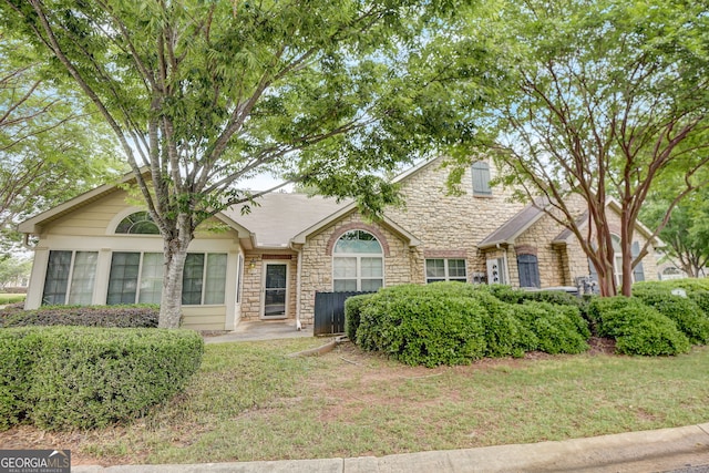 view of front of home with a front yard