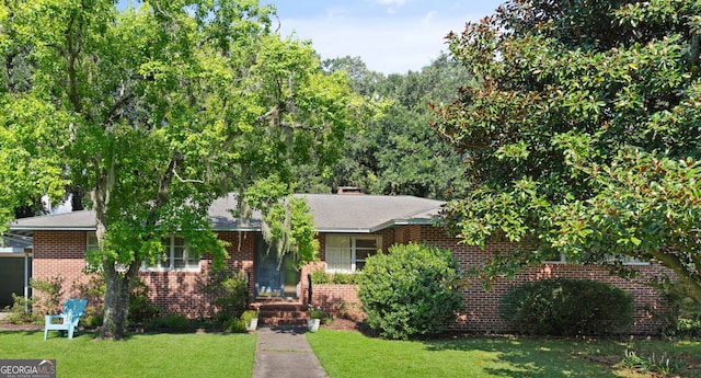 view of front of home with a front yard