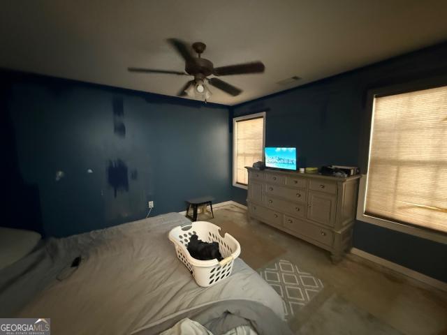 bedroom featuring ceiling fan