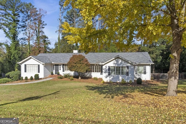 ranch-style home featuring a front yard