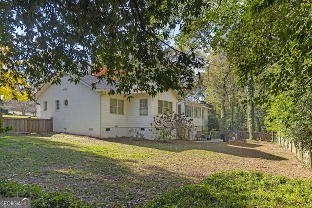 rear view of house featuring a lawn