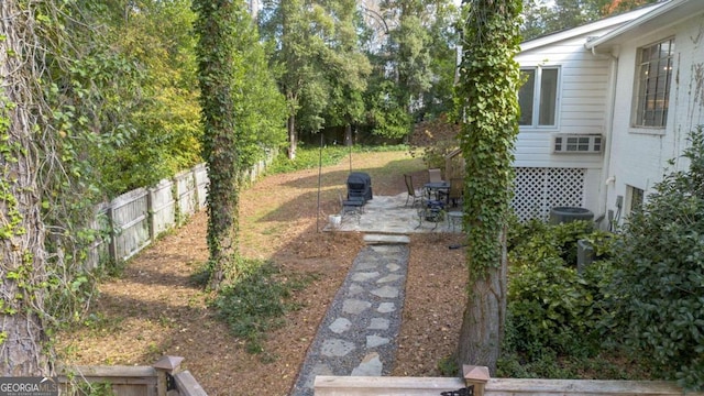 view of yard featuring a patio