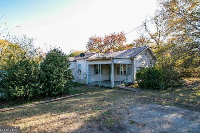 view of front of home with a porch and a front yard