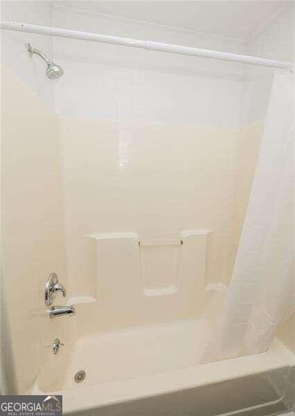 bathroom with shower / tub combo with curtain