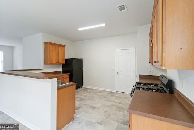 kitchen with kitchen peninsula and black appliances