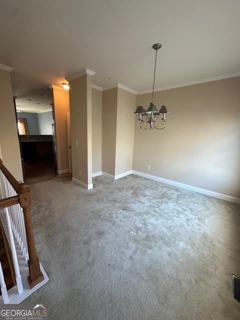 unfurnished room featuring carpet floors, a chandelier, and crown molding