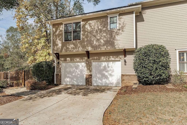 view of front facade featuring a garage