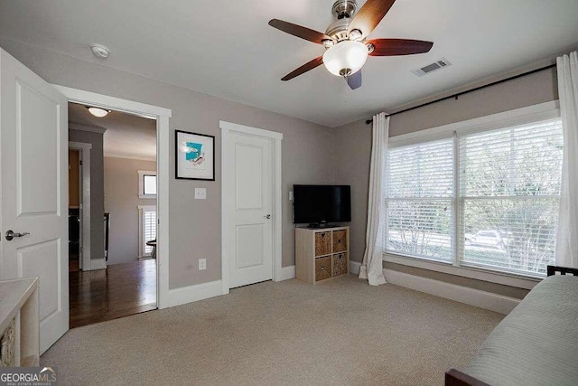 carpeted living room featuring ceiling fan