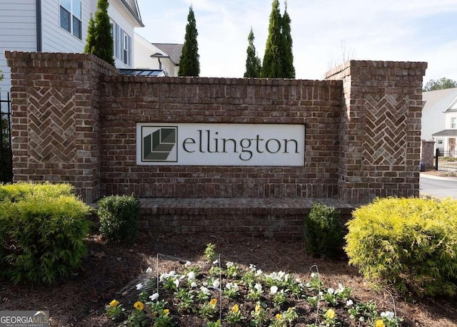 view of community / neighborhood sign