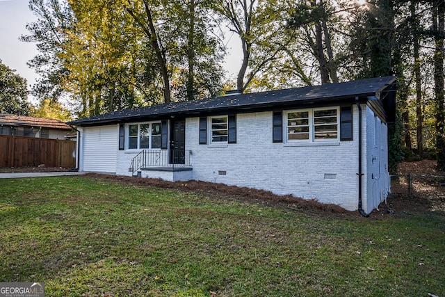 single story home with a front yard