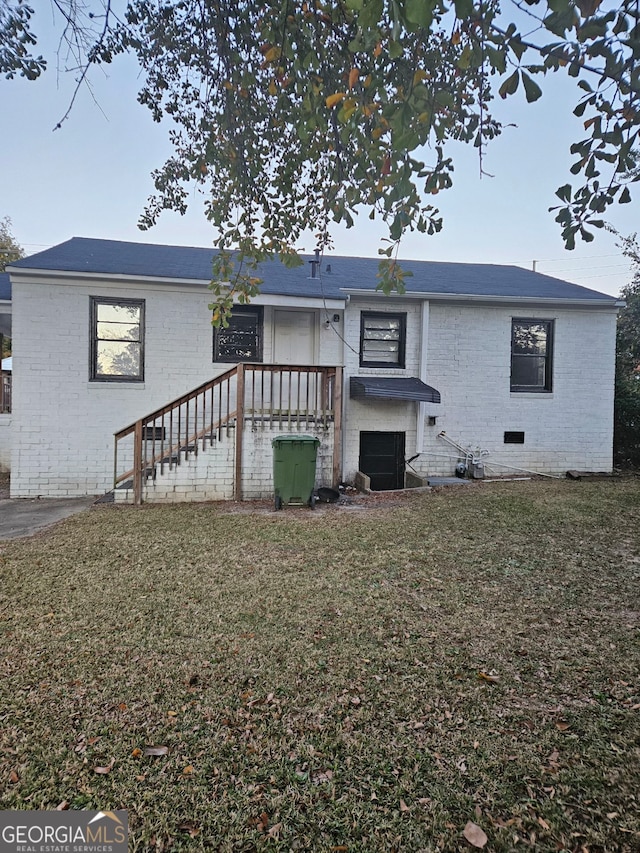 view of front of house with a front yard