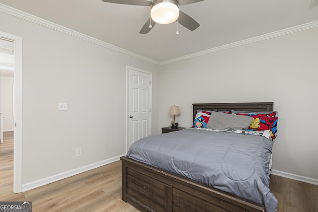 bedroom with hardwood / wood-style floors, ceiling fan, and crown molding