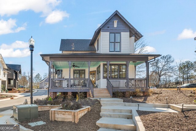 view of front facade with ceiling fan and covered porch