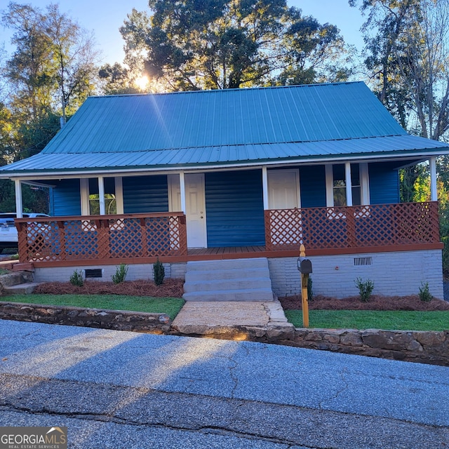 view of front of house with covered porch