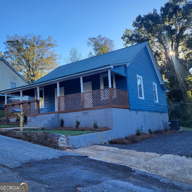 view of front facade featuring central AC unit and covered porch