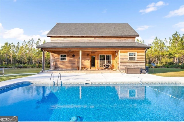 view of swimming pool with a patio and ceiling fan