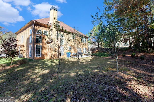 back of house featuring a yard