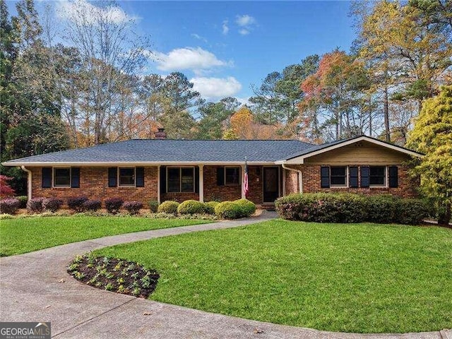 single story home with a front lawn