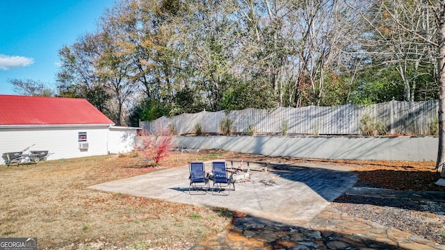 view of yard featuring a patio