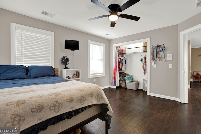 bedroom with ceiling fan, dark wood-type flooring, and a closet