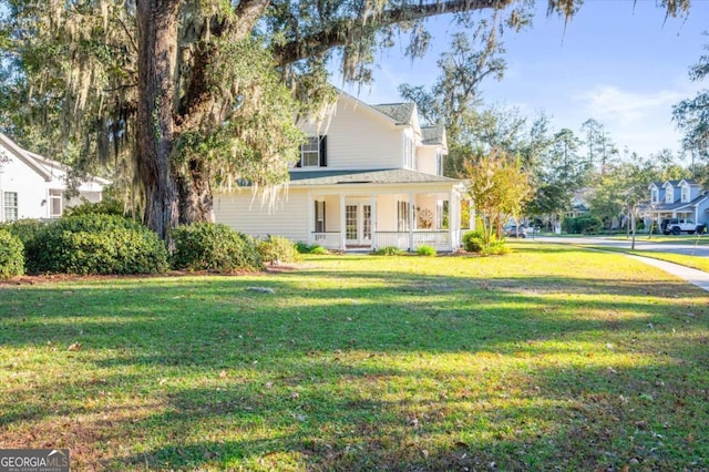 view of front of property featuring a front lawn