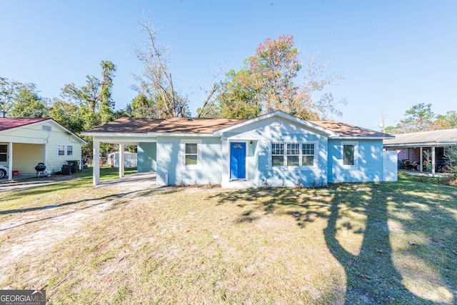 single story home featuring a front yard and a carport