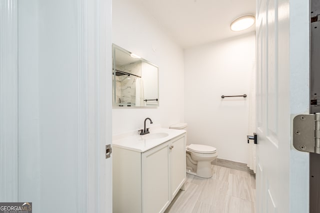 bathroom with vanity, toilet, and curtained shower