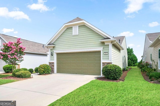 view of front of house featuring a front yard