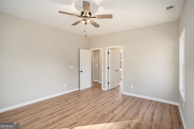 unfurnished room with light hardwood / wood-style flooring and ceiling fan