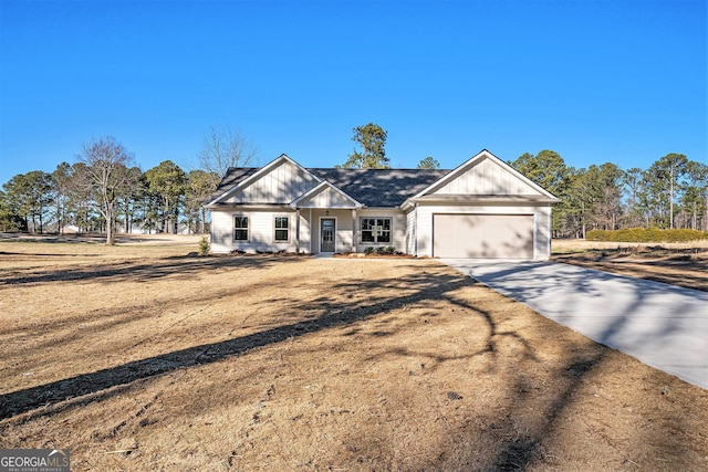 view of front facade featuring a front lawn and a garage