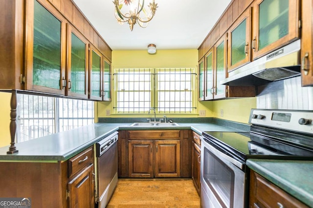 kitchen featuring plenty of natural light, sink, appliances with stainless steel finishes, and light hardwood / wood-style flooring