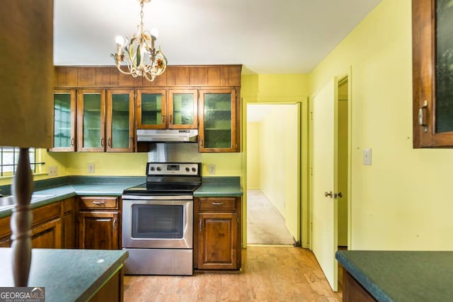 kitchen featuring stainless steel electric range oven, light hardwood / wood-style flooring, a chandelier, and decorative light fixtures