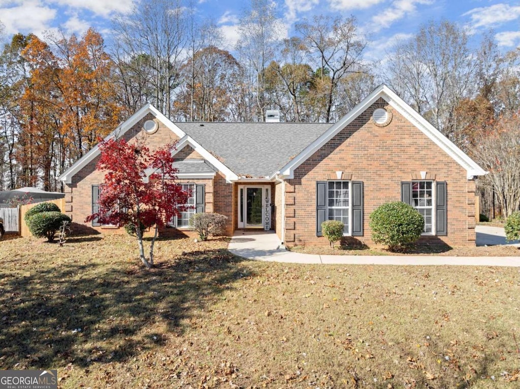 view of front of property with a front lawn