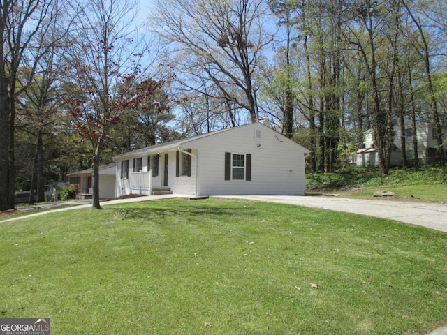 view of front facade featuring a front lawn and covered porch