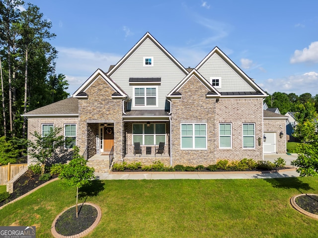 craftsman house featuring a front lawn