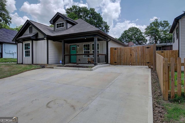 view of front of property with covered porch