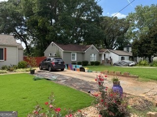 view of front facade with a front lawn