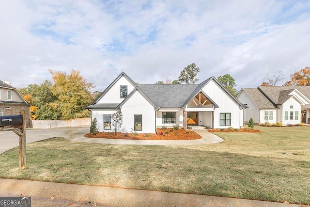 modern farmhouse featuring a front lawn