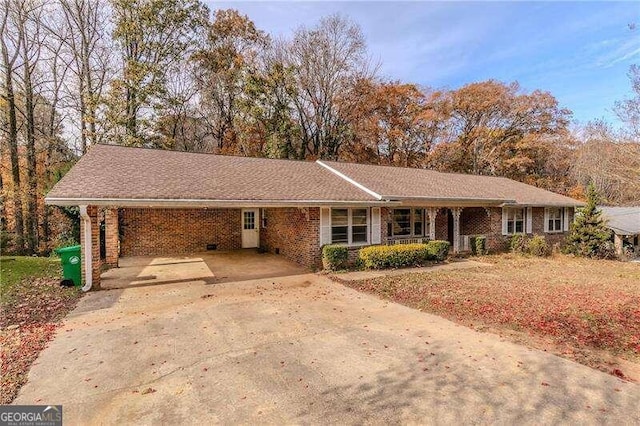 single story home with a carport