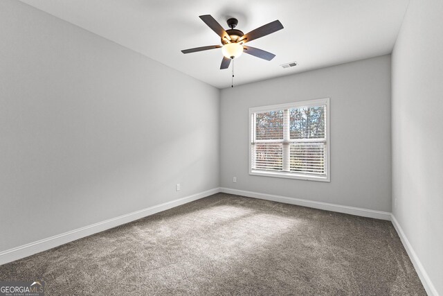 unfurnished room with carpet flooring and ceiling fan