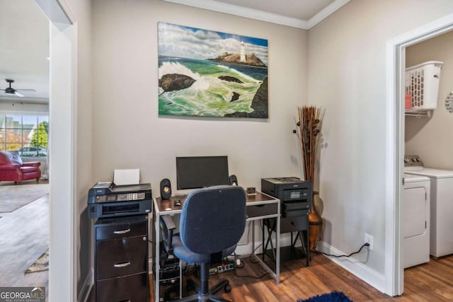 office area featuring separate washer and dryer, hardwood / wood-style flooring, ornamental molding, and ceiling fan