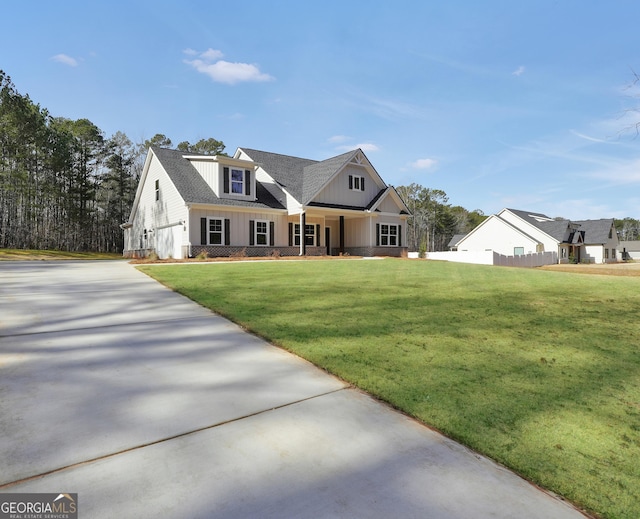 view of front facade with a front lawn