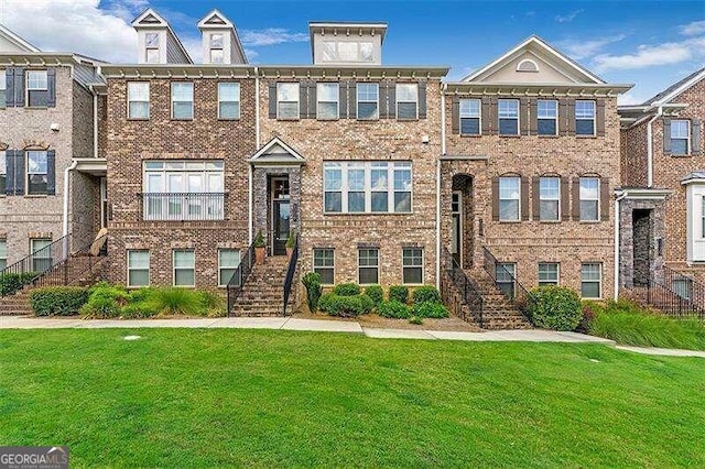 view of property featuring a front yard