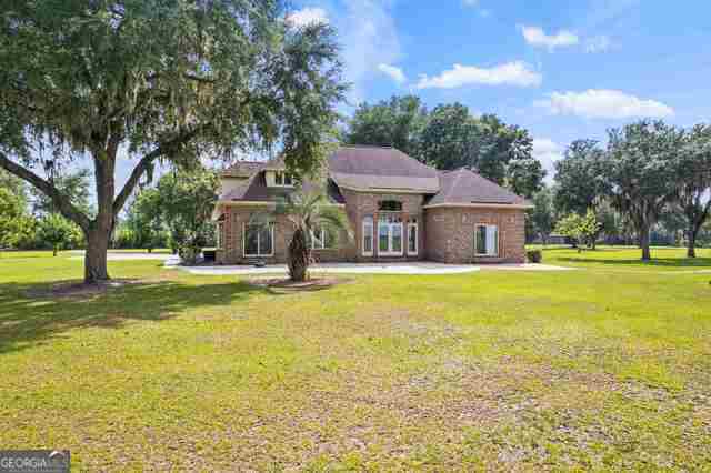 back of house featuring a lawn