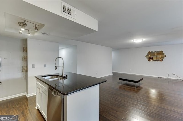 kitchen featuring a kitchen island with sink, white cabinets, sink, stainless steel dishwasher, and dark hardwood / wood-style flooring