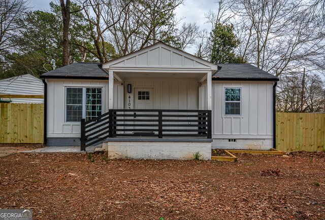 view of front facade featuring a porch