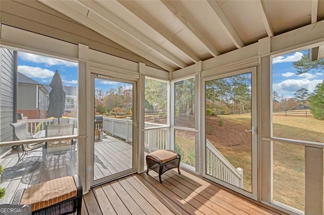 sunroom with vaulted ceiling