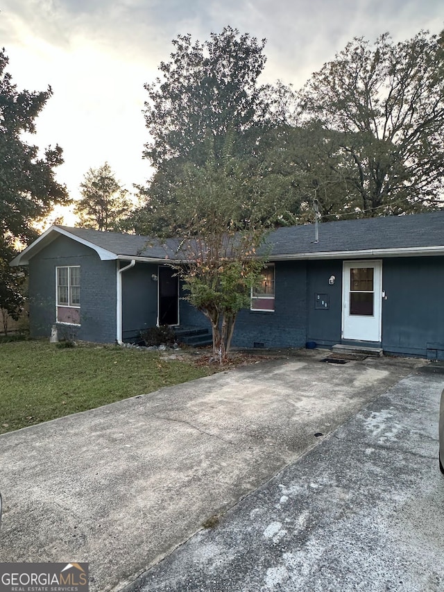 ranch-style home with a front lawn