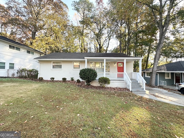 view of front of home featuring a porch and a front lawn